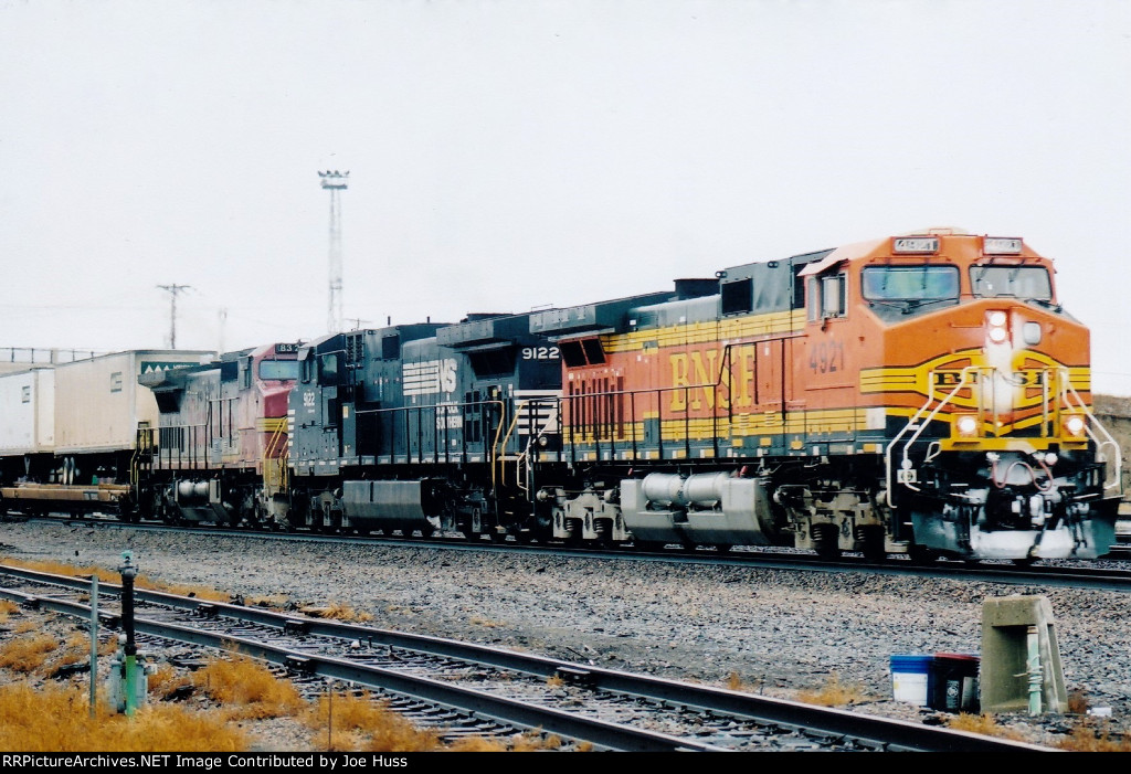 BNSF 4921 East